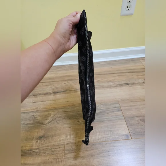 Alexander McQueen - Faithful De-Manta Skull Clutch - Picture 10 of 17